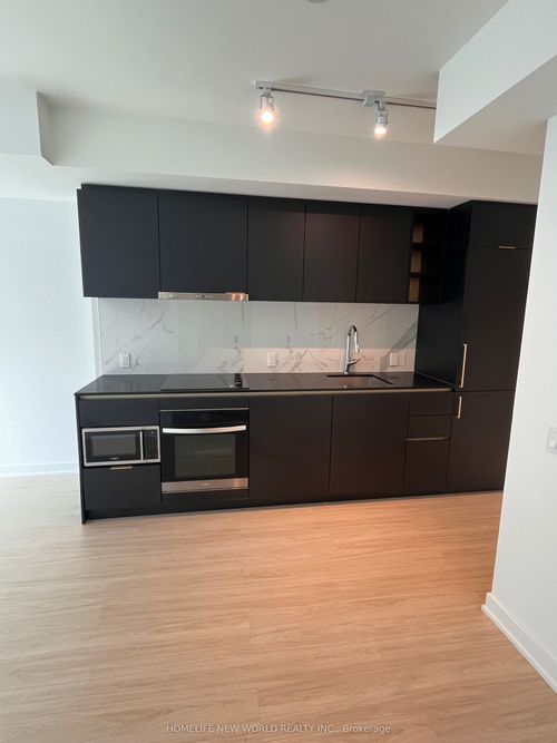 901-8 Wellesley St W, Toronto, ON, M4Y0J5 | Card Image