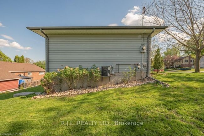 30 Greenhill Dr, House other with 4 bedrooms, 2 bathrooms and 4 parking in Peterborough ON | Image 33
