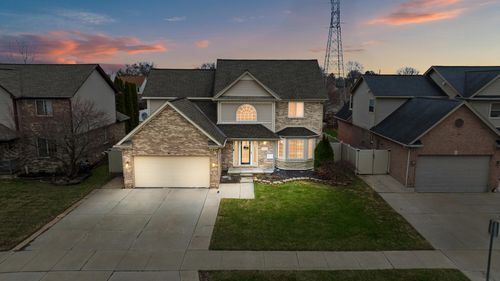 24279 Emily Dr, Brownstown Twp, MI, 48183-5413 | Card Image