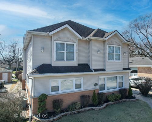 8912 Harms Rd, Morton Grove, IL, 60053-2559 | Card Image