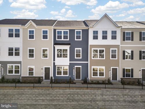 1240 Red Clover Ln, Ranson, WV, 25438-2004 | Card Image