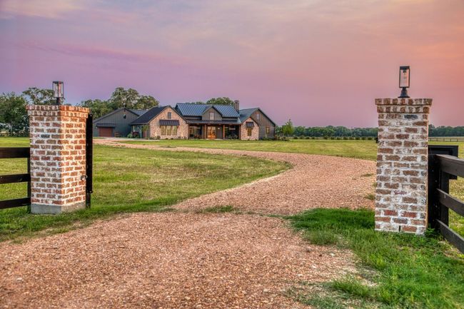 104 Hartfield Rd, Home with 4 bedrooms, 5 bathrooms and 3 parking in Round Top TX | Image 39