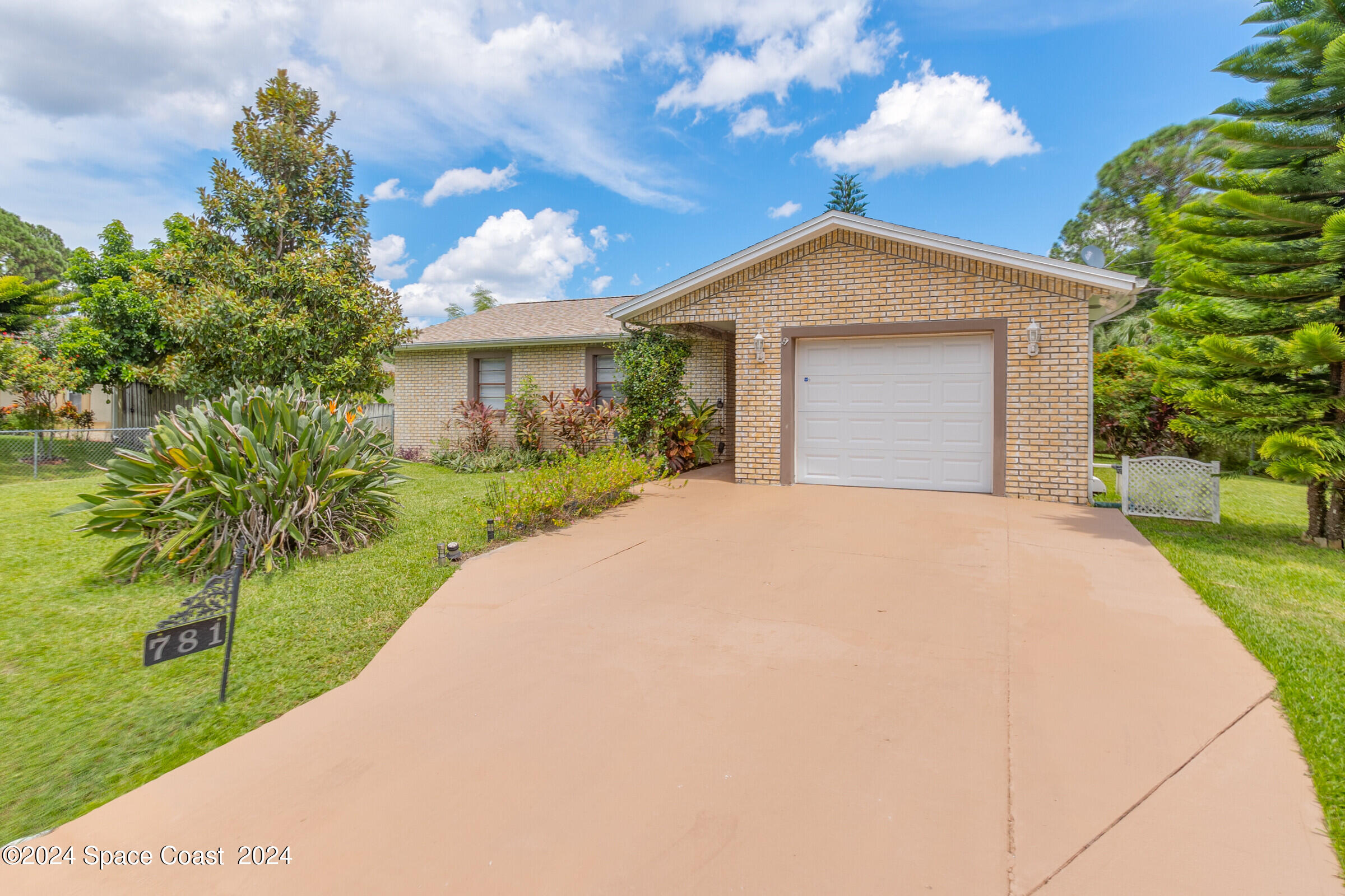 Aachen Ave, Palm Bay, FL 32907