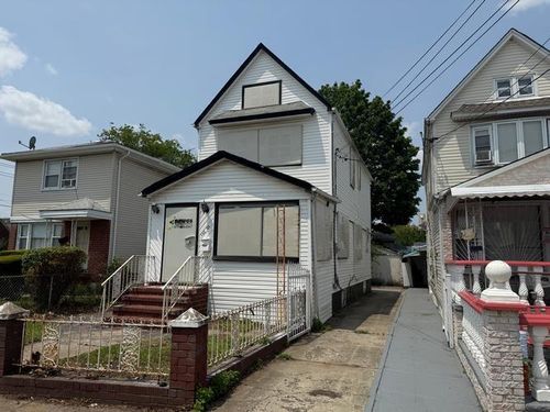 132 109th Ave, S Ozone Park, NY, 11420 | Card Image
