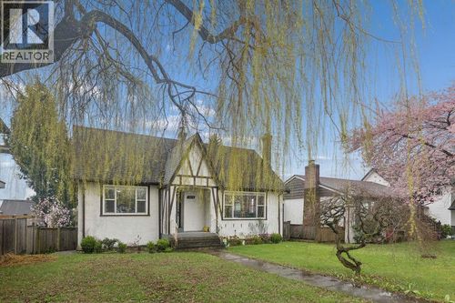 1810 Tenth Ave, New Westminster, BC, V3M3J5 | Card Image
