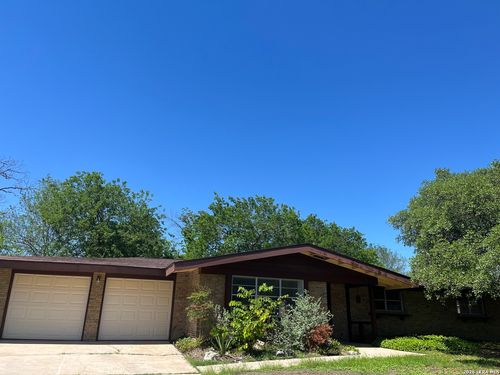 425 Driftwind Dr, Windcrest, TX, 78239-2412 | Card Image