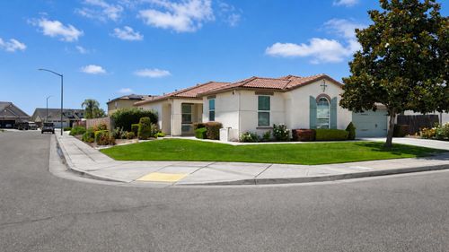 3659 N Pearwood Ave, Fresno, CA, 93727-0800 | Card Image