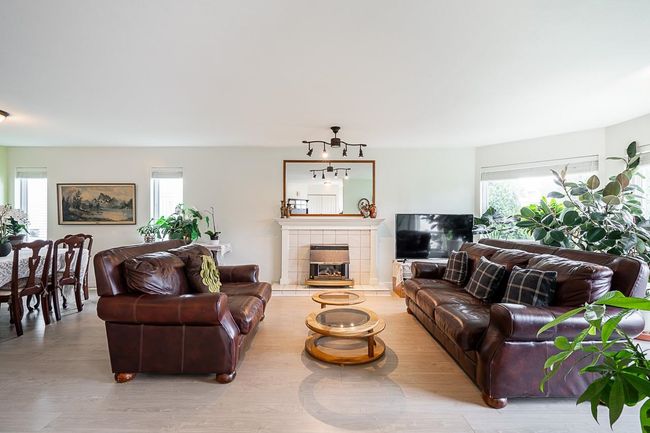 2992 152a St, House other with 3 bedrooms, 2 bathrooms and 4 parking in Surrey BC | Image 5