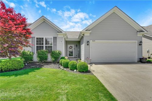 8024 Parkcroft Dr, Mentor, OH, 44060-6072 | Card Image