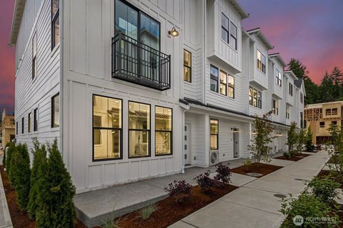 71-12088 127th Avenue Ct E, Puyallup, WA, 98374-1254 | Card Image