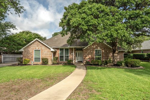 334 Pebblebrook Dr, Grapevine, TX, 76051-3522 | Card Image