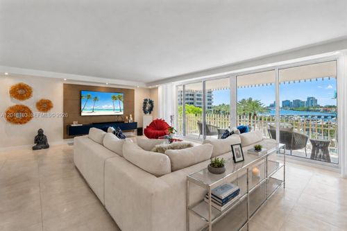 c410-3 Grove Isle Dr, Miami, FL, 33133-4115 | Card Image