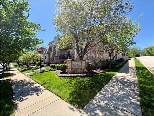 apt-204-5004 Baltimore Ave, Kansas City, MO, 64112-2490 | Card Image
