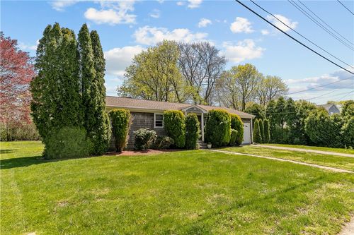 11 Cedar Ave, Middletown, RI, 02842-5305 | Card Image