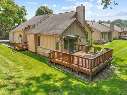 35213 Knollwood Ln, Farmington Hills, MI, 48335-4697 | Card Image