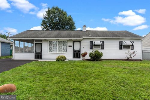 722 Auburn Rd, FAIRLESS HILLS, PA, 19030-2437 | Card Image