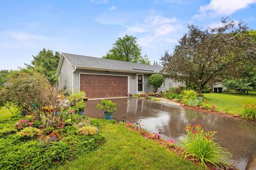 15446 Drexel Way, Apple Valley, MN, 55124-6476 | Card Image