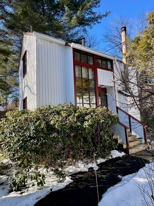 53-53 Pine Grv, Amherst, MA, 01002-2740 | Card Image