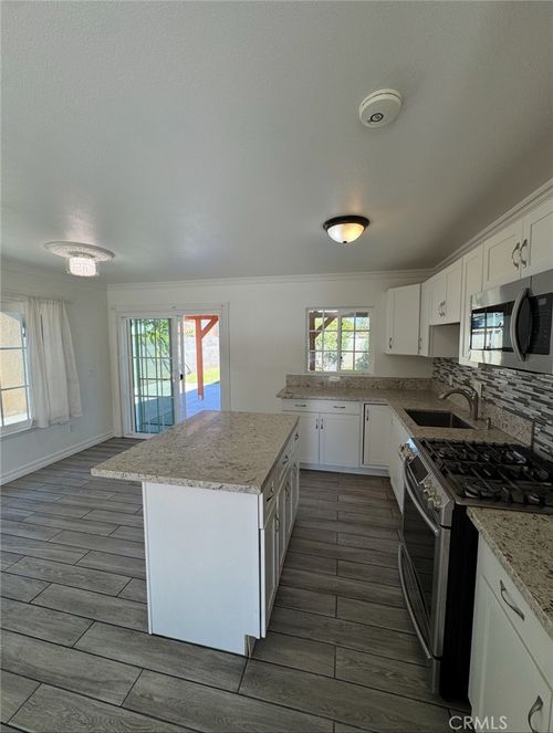 7627 Key West, Riverside, CA, 92503 | Card Image