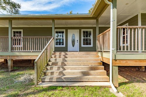 20302 Ramblewood Dr, Brazoria, TX, 77422-8560 | Card Image