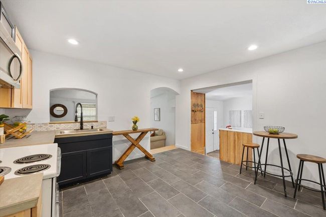 39304 N Olson Pr Nw, Home with 2 bedrooms, 1 bathrooms and null parking in Benton City WA | Image 9