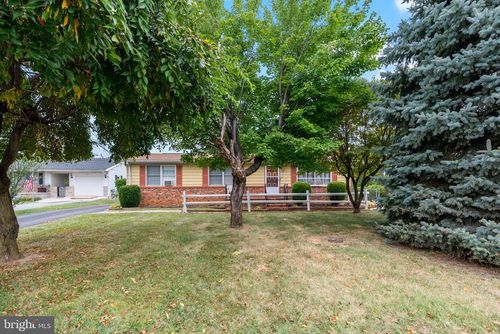 49 Hinton Ct, MARTINSBURG, WV, 25404-3693 | Card Image