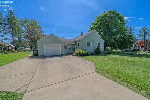541 4th St, Fremont, OH, 43420-3806 | Card Image
