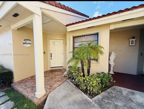 0-6449 Nw 171st St, Hialeah, FL, 33015-4615 | Card Image