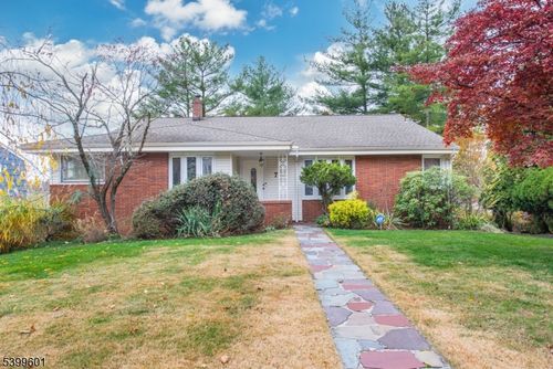 7 Wedgewood Dr, West Orange, NJ, 07052-2719 | Card Image