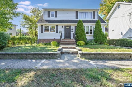 17 Oak St, Rochelle Park, NJ, 07662-4209 | Card Image
