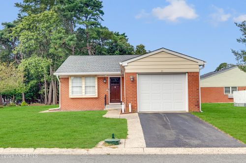 21 Hudson Pkwy, Whiting, NJ, 08759-1767 | Card Image