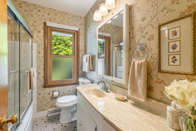 6037 N Elm Tree Rd, House other with 4 bedrooms, 2 bathrooms and null parking in GLENDALE WI | Image 9