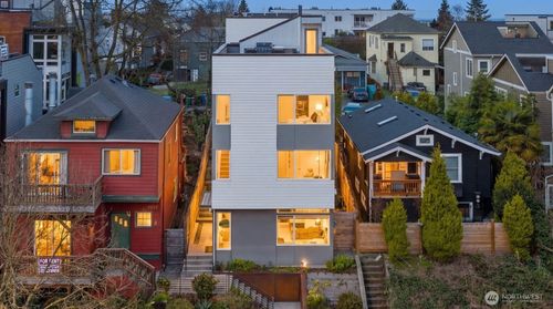 926 N 35th St, Seattle, WA, 98103-8819 | Card Image