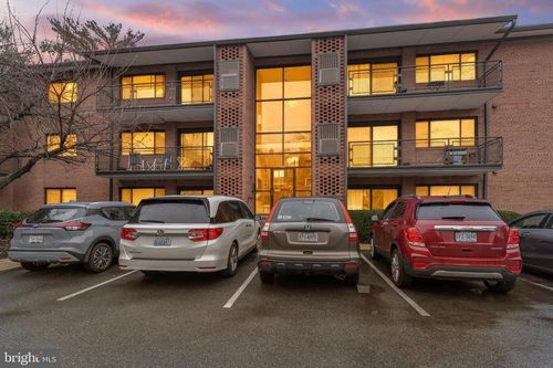 204-4371 Cherry Hill Rd, ARLINGTON, VA, 22207-3200 | Card Image