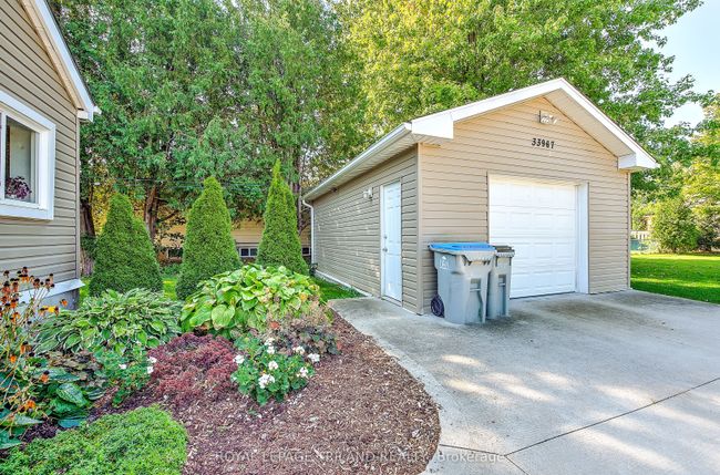 33967 Saintsbury Line, House other with 2 bedrooms, 2 bathrooms and 5 parking in Lucan Biddulph ON | Image 36