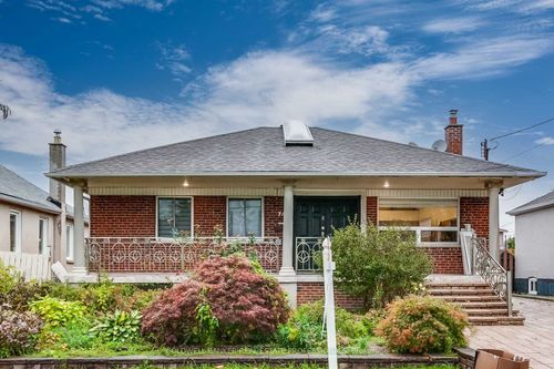 74 Joyce Pky, North York, ON, M6B2T2 | Card Image