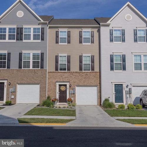 101 Extrovert Dr, CHARLES TOWN, WV, 25414-1364 | Card Image