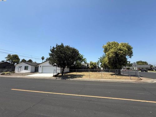 6519 6th St, Riverbank, CA, 95367-2401 | Card Image