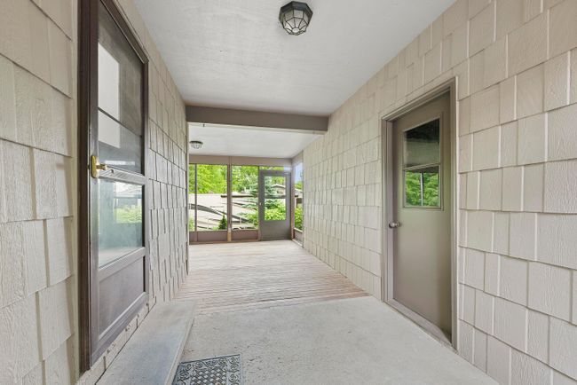 Screened Breezeway | Image 70