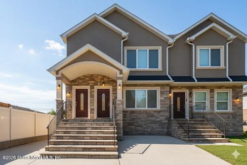 109 Gower St, Staten Island, NY, 10314-4052 | Card Image