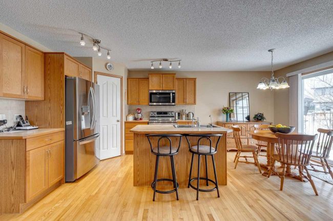 332 Cranfield Gardens Se, Home with 4 bedrooms, 3 bathrooms and 4 parking in Calgary AB | Image 7