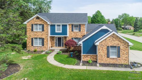 9359 Lochmoor Dr, Davison, MI, 48423-8711 | Card Image