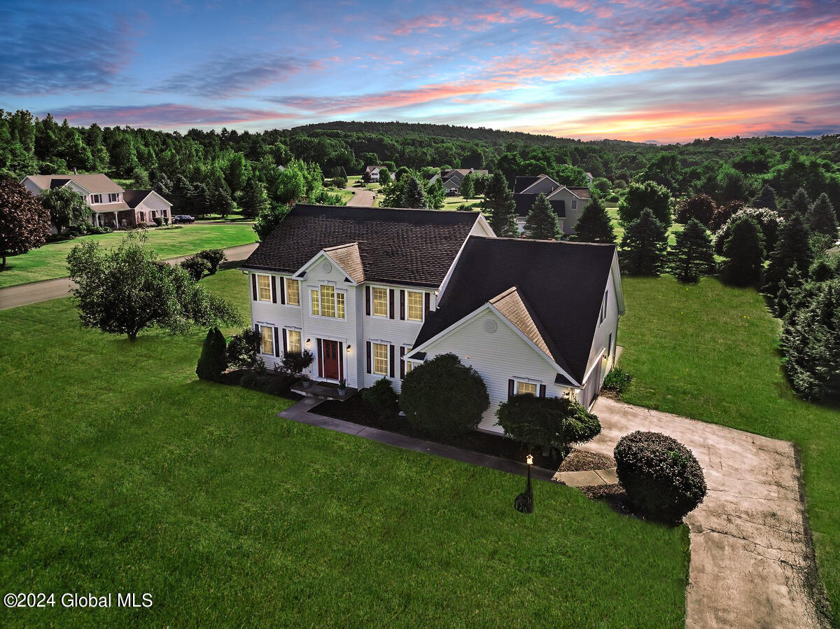 Avian Dr, East Greenbush, NY 12061