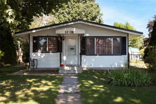1608 Tainter St, Menomonie, WI, 54751-1317 | Card Image