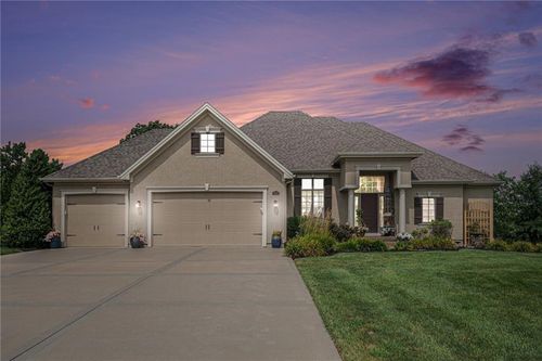 7118 Ne 134th St, Smithville, MO, 64089-9193 | Card Image