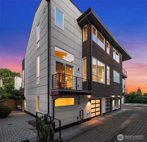 a-818 25th Ave S, Seattle, WA, 98144-3041 | Card Image
