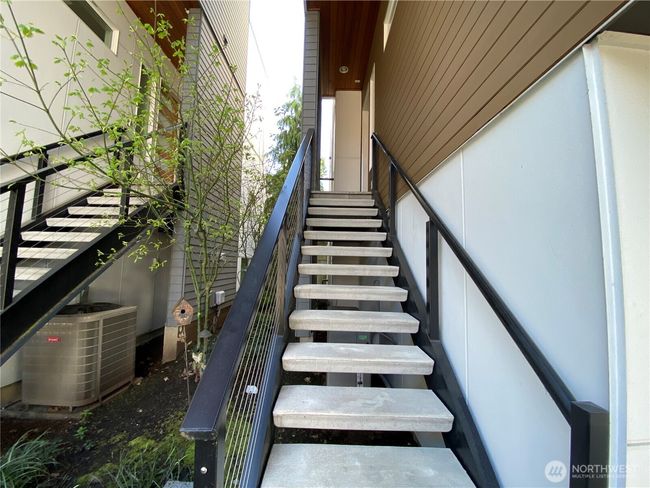 213 4 Th Ct S, Condo with 5 bedrooms, 1 bathrooms and null parking in Kirkland WA | Image 4
