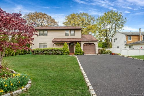 15 Brandywine Dr, Mastic, NY, 11950-1403 | Card Image