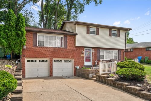 900 Maplewood Dr, Castle Shannon, PA, 15234-2543 | Card Image