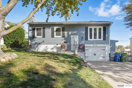 7209 S 81st St, La Vista, NE, 68128-2122 | Card Image